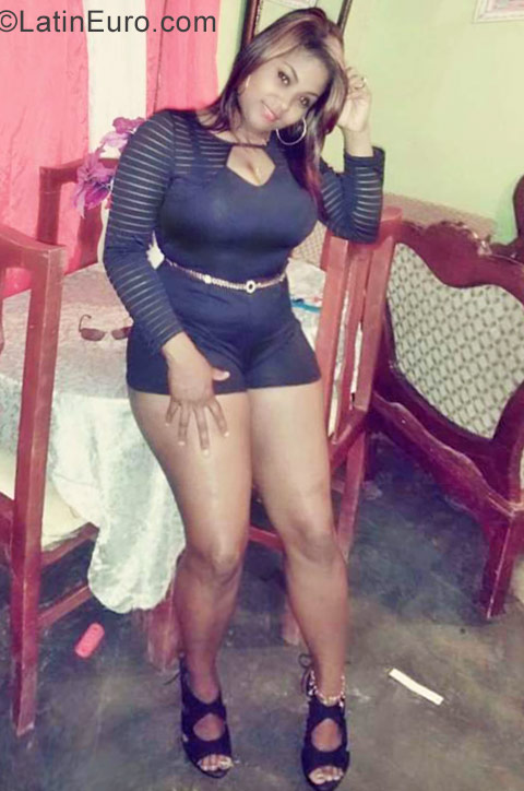 Date this stunning Dominican Republic girl Andrea from Santiago DO29634