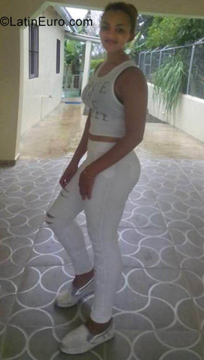 Date this pretty Dominican Republic girl Channy from La Vega DO29640