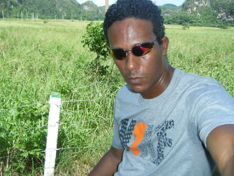 Date this exotic Angola man Sandro from Luanda AO84