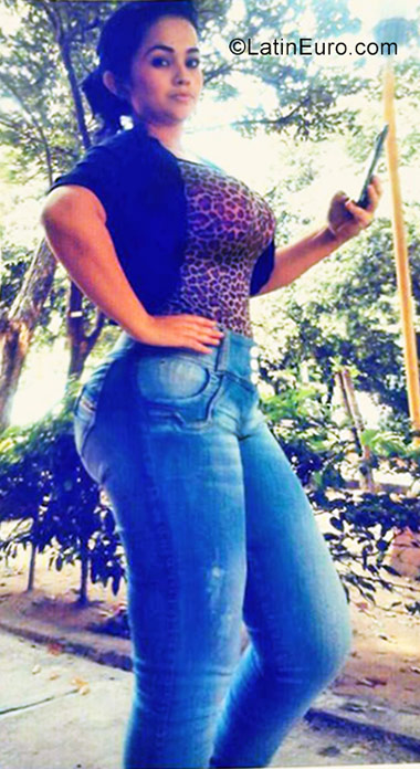 Date this pretty Colombia girl Dani from Medellin CO22117