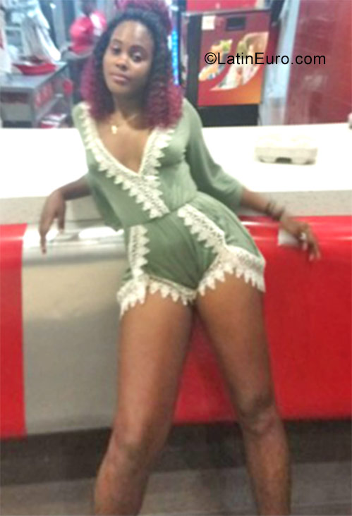 Date this foxy Jamaica girl Kendora from Kingston JM2493