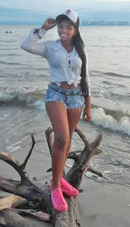 Date this happy Colombia girl Tatiana from Medellin CO25886