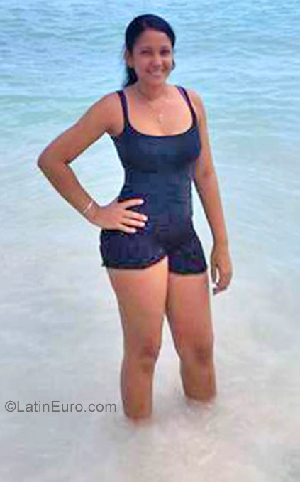 Date this hard body Dominican Republic girl Valentina from La Romana DO30003