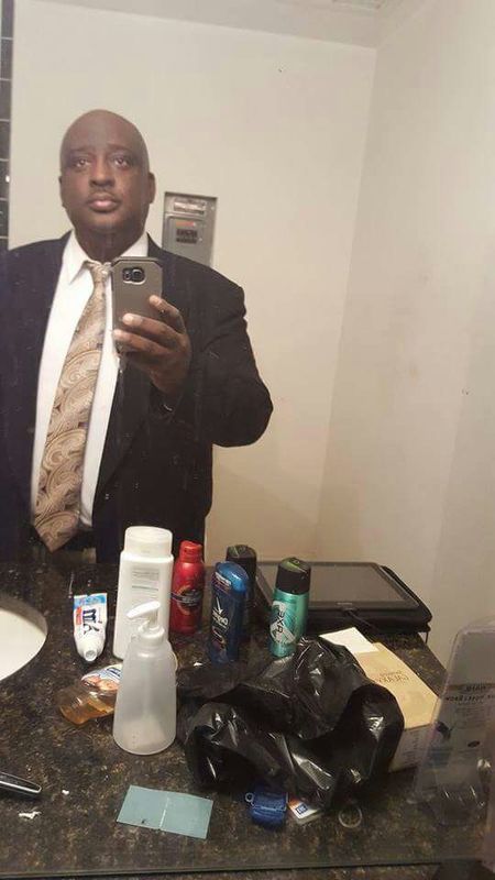 Date this charming United States man Gentlemandee from Naples US18568