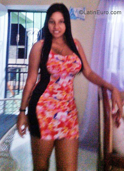 Date this charming Dominican Republic girl Yamilex from Santo Domingo DO30072