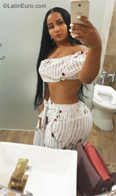 Date this nice looking Dominican Republic girl Patricia12 from Santo Domingo DO30079