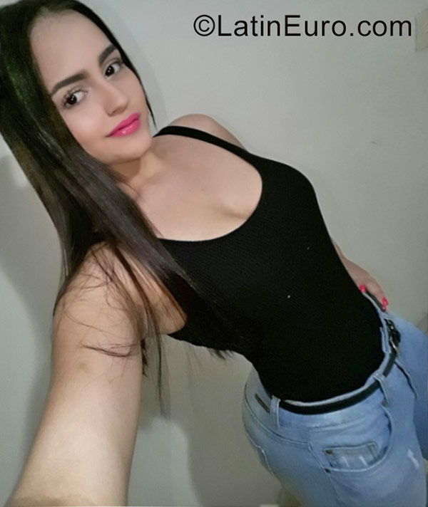 Date this sultry Colombia girl Valentina from Cali CO22201