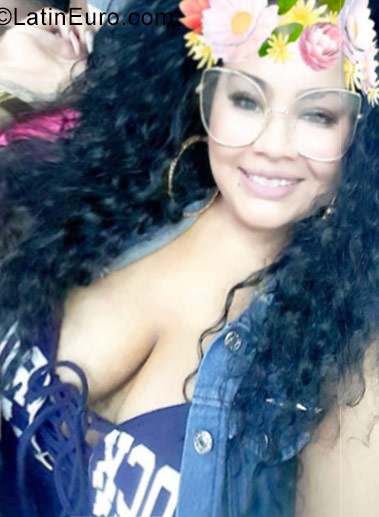 Date this delightful Dominican Republic girl Lessly from Santo Domingo DO30140