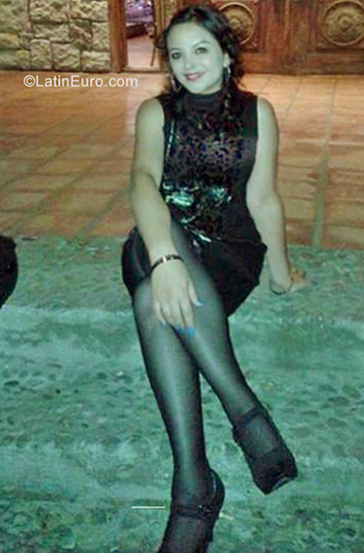 Date this young Ecuador girl Lore from Quito EC206