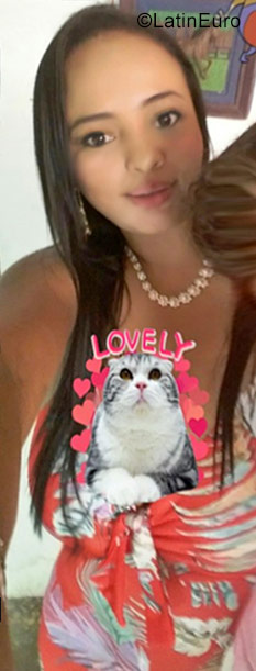 Date this nice looking Colombia girl Yuri from Cali CO25029