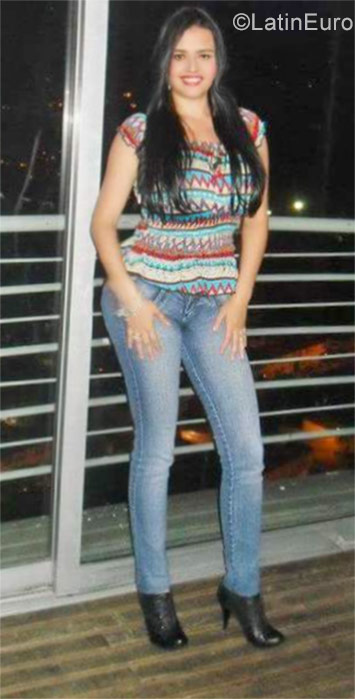 Date this exotic Colombia girl Lady from Armenia CO22326