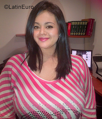 Date this good-looking Colombia girl Pati from Bogota CO22374