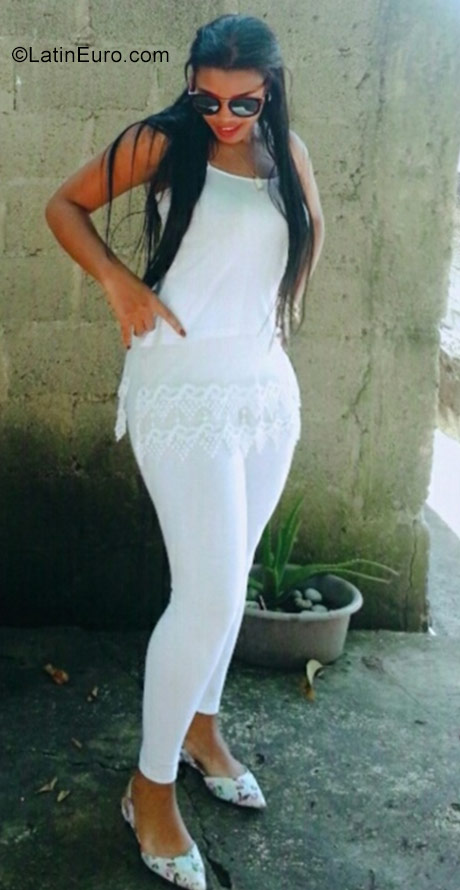 Date this nice looking Dominican Republic girl Gabi from Santo Domingo DO30386