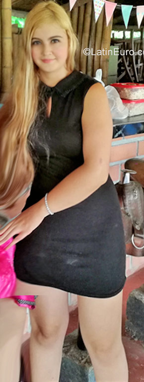 Date this foxy Colombia girl Jessica from Manizales CO22407