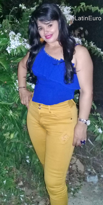 Date this voluptuous Colombia girl Maria from Valledupar CO22416