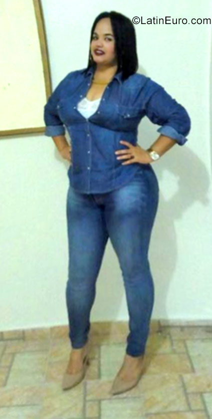 Date this georgeous Dominican Republic girl Daydi from Santo Domingo DO30409