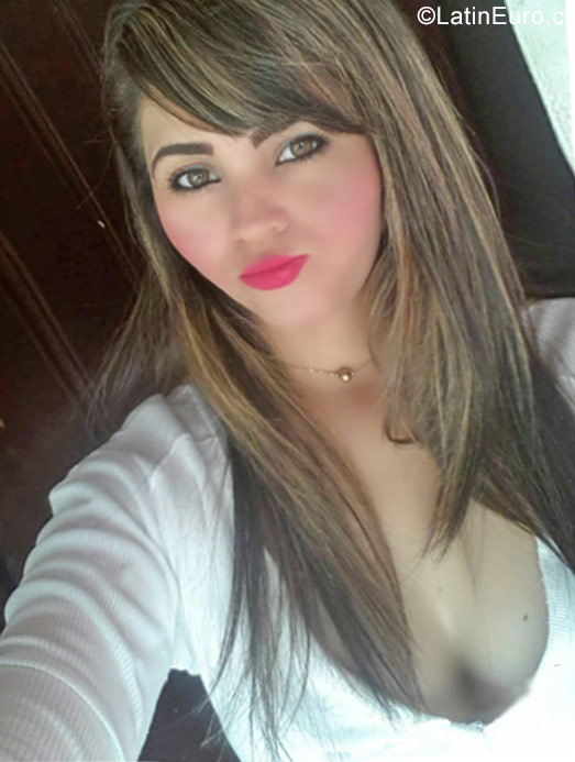 Date this gorgeous Venezuela girl Lari from Maracaibo VE981