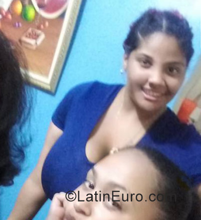 Date this sultry Dominican Republic girl Soranyi from Santo Domingo DO30443