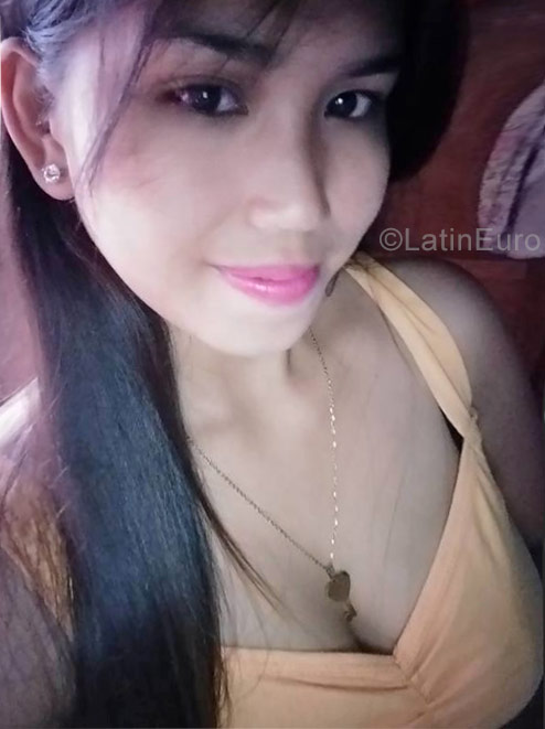 Date this voluptuous Philippines girl Lowella from Marawi City PH987