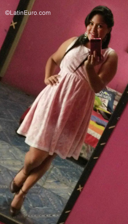 Date this pretty El Salvador girl Esmeralda from ilobasco SV80