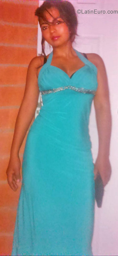 Date this nice looking Colombia girl Jennyfer from Bogota CO22538