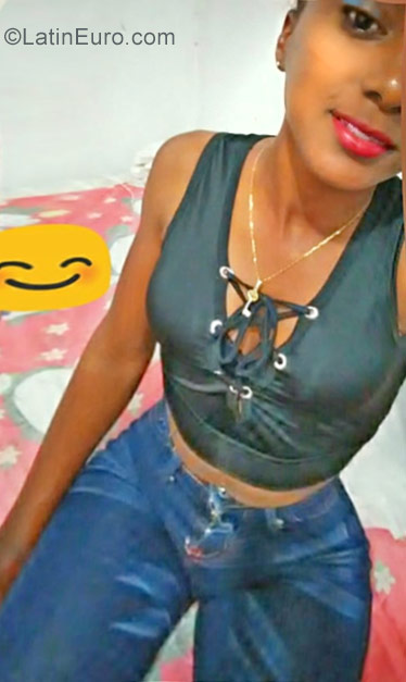 Date this lovely Dominican Republic girl Estephani from Santo Domingo DO30537