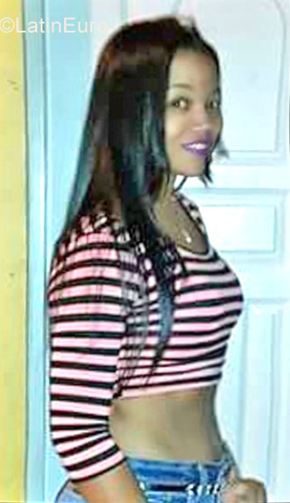 Date this lovely Dominican Republic girl Evanely from Mao DO30541