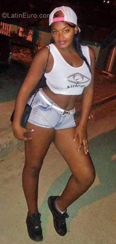 Date this athletic Dominican Republic girl Yondry from Santiago DO30577