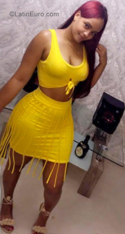 Date this sultry Dominican Republic girl Leslie from Santo Domingo DO30590