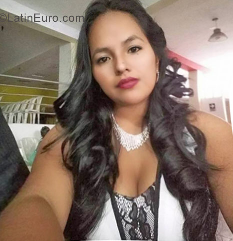 Date this stunning Peru girl Rocio from Lima PE1152
