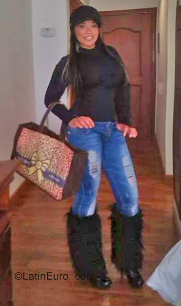 Date this exotic Colombia girl Yohana from Bogotá CO24312
