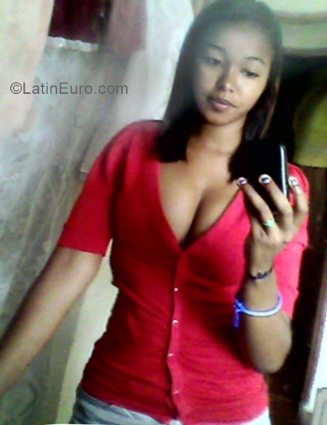 Date this attractive Dominican Republic girl Molie from Santo Domingo DO30709