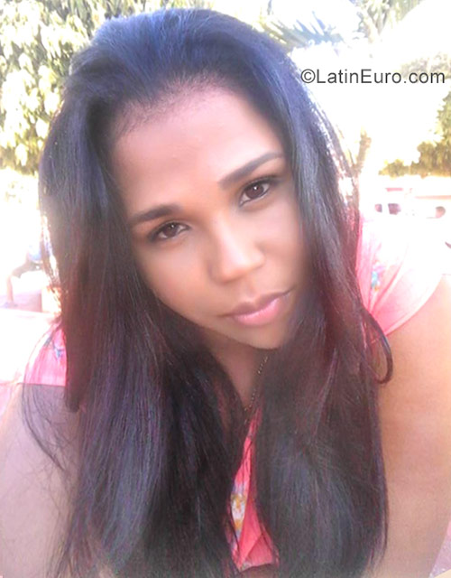 Date this sultry Dominican Republic girl Mia from Santo Domingo DO30710