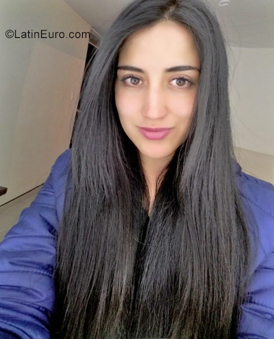 Date this good-looking Colombia girl Veronica from Tunja CO22768