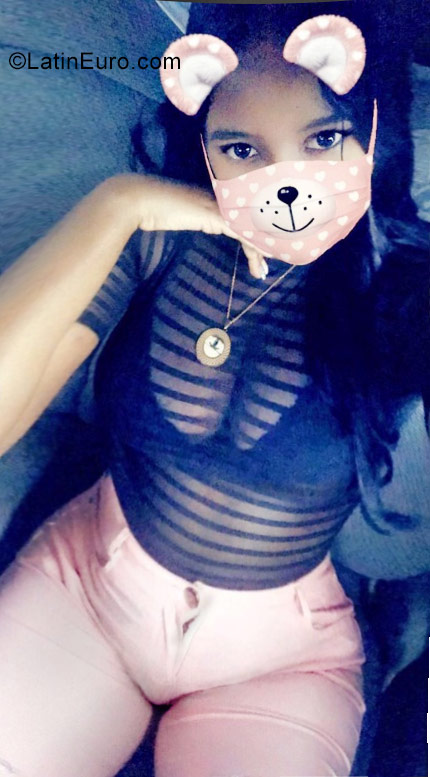 Date this hot Dominican Republic girl Jennifer from Santo Domingo DO30753