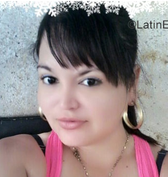 Date this attractive Colombia girl Yurabeth from Bucaramanga CO22819