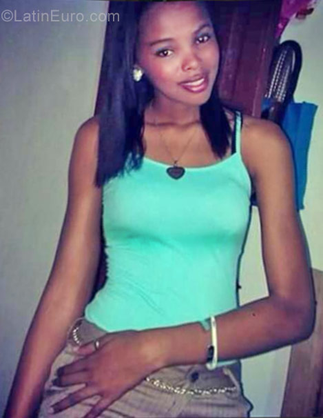Date this charming Dominican Republic girl Jesmal from Santo Domingo DO30834
