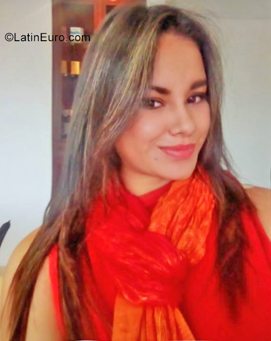 Date this passionate Colombia girl Salen from Bogota CO22857