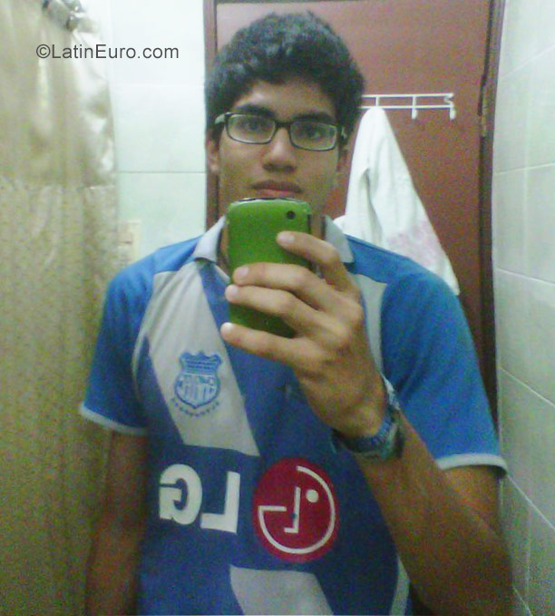 Date this sultry Ecuador man Kleber from Guayaquil EC229
