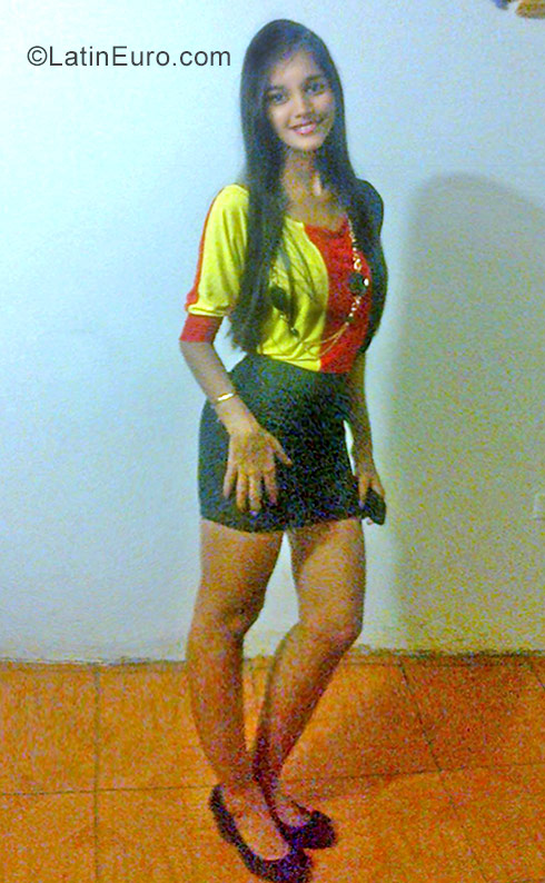 Date this nice looking Venezuela girl Fabi from Maracaibo VE1182