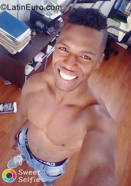 Date this voluptuous Colombia man Fabian from Cali CO22931