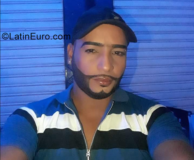 Date this exotic Colombia man Carlos from Medellin CO22947