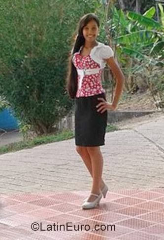 Date this good-looking Venezuela girl Scarleth from Barquisimeto VE1204