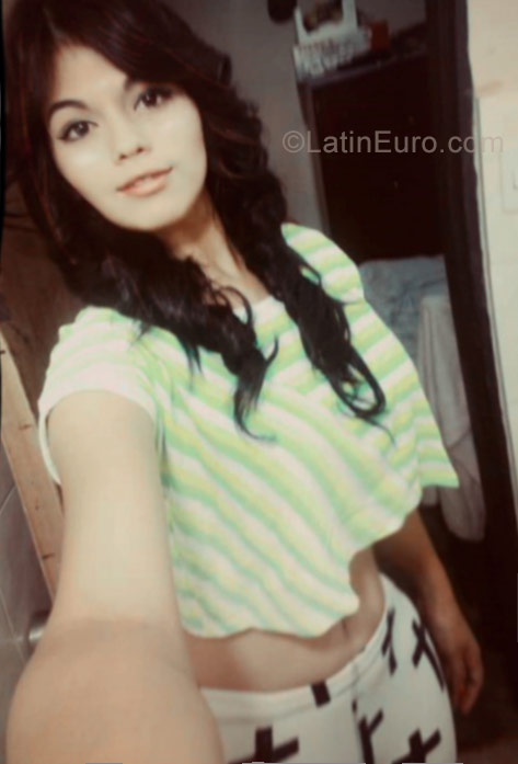 Date this lovely Venezuela girl Paola from Barina VE1213