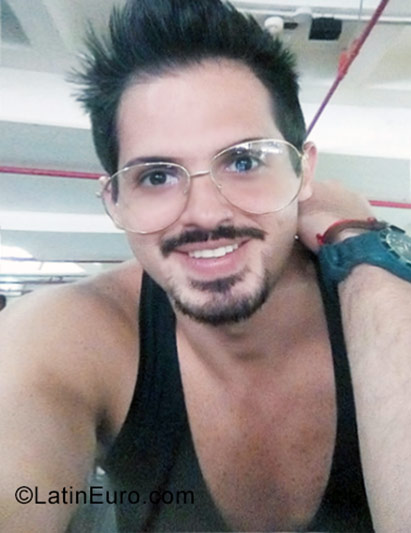 Date this young Venezuela man Randy from Caracas VE1217