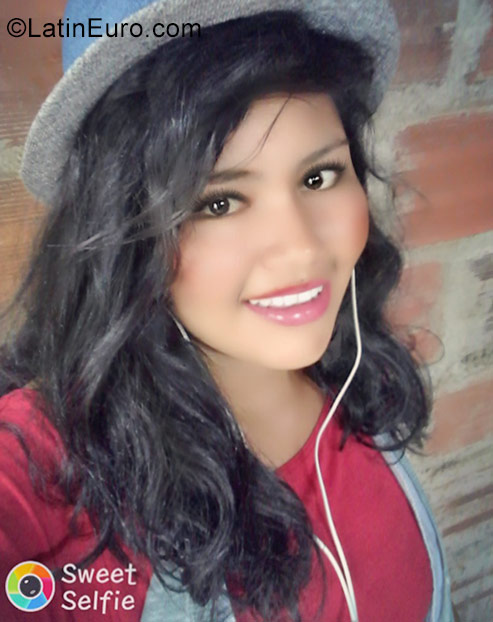 Date this voluptuous Colombia girl Nikol from Bucaramanga CO23015