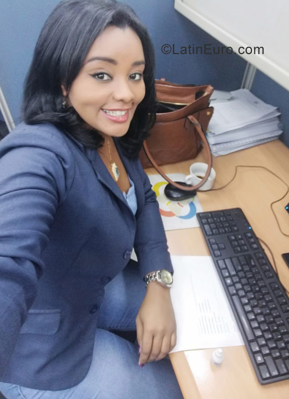 Date this lovely Dominican Republic girl Yessy from Santo Domingo DO31064