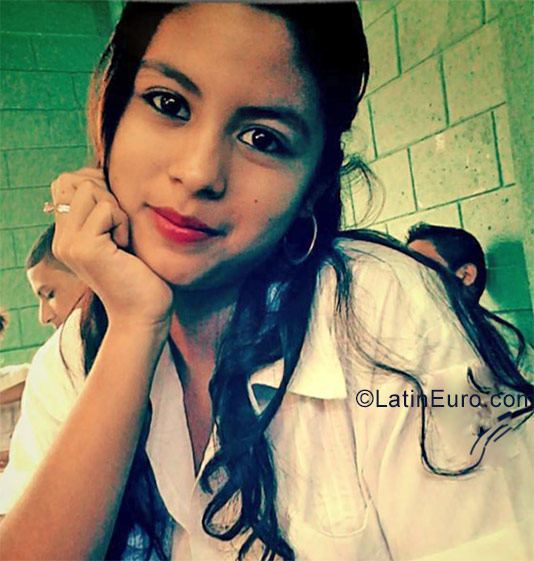 Date this lovely Honduras girl Yarielia from La Lima HN2422