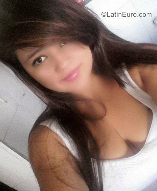 Date this lovely Colombia girl Maria from Ibaque CO23119