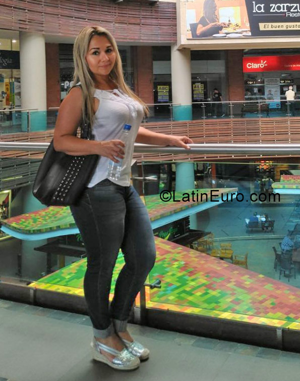 Date this georgeous Italy girl Ana Milena from Busnago IT300